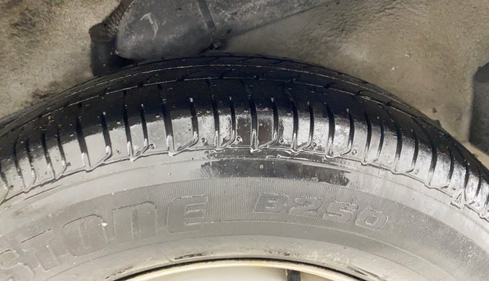 2014 Hyundai i10 MAGNA 1.1, Petrol, Manual, 35,329 km, Left Rear Tyre Tread