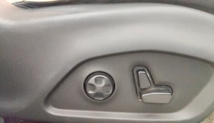 2021 Jeep Compass LIMITED (O) 1.4 PETROL DCT, Petrol, Automatic, 50,443 km, Driver Side Adjustment Panel