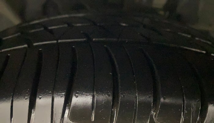 2015 Ford Ecosport TITANIUM 1.5L PETROL AT, Petrol, Automatic, 52,094 km, Left Front Tyre Tread