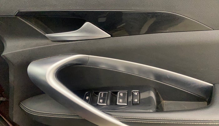 2019 MG HECTOR SHARP 1.5 DCT PETROL, Petrol, Automatic, 73,759 km, Driver Side Door Panels Control