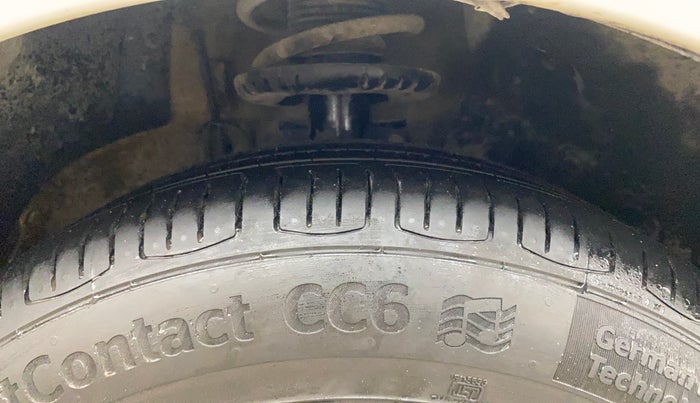 2020 Volkswagen Vento HIGHLINE 1.0L TSI, Petrol, Manual, 1,10,984 km, Right Front Tyre Tread