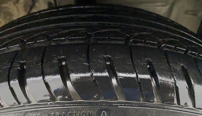 2011 Toyota Etios Liva G, Petrol, Manual, 44,237 km, Right Front Tyre Tread