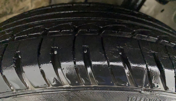 2011 Toyota Etios Liva G, Petrol, Manual, 44,237 km, Right Rear Tyre Tread