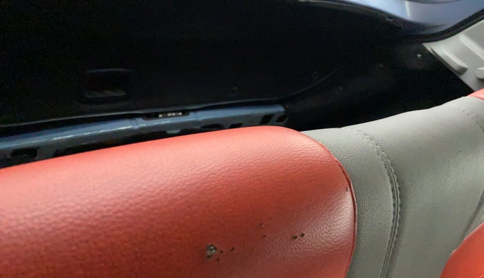 2011 Toyota Etios Liva G, Petrol, Manual, 44,237 km, Dicky (Boot door) - Parcel tray missing