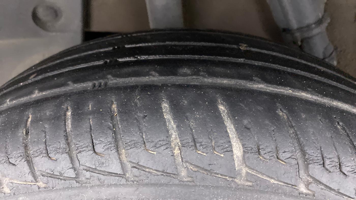 2017 Renault Duster RXZ 85 PS DIESEL, Diesel, Manual, 69,982 km, Right Rear Tyre Tread