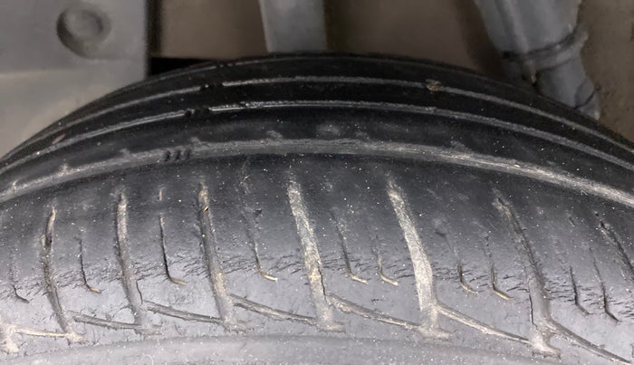2017 Renault Duster RXZ 85 PS DIESEL, Diesel, Manual, 69,982 km, Right Rear Tyre Tread