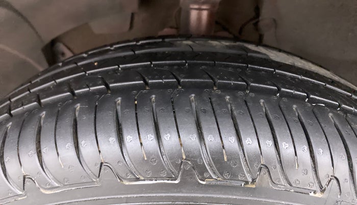2017 Renault Duster RXZ 85 PS DIESEL, Diesel, Manual, 69,982 km, Left Front Tyre Tread