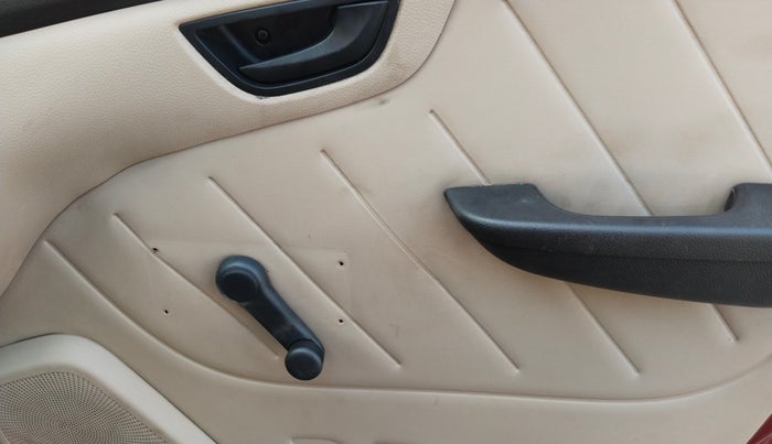 2012 Hyundai Eon D-LITE+, Petrol, Manual, 44,104 km, Driver Side Door Panels Control