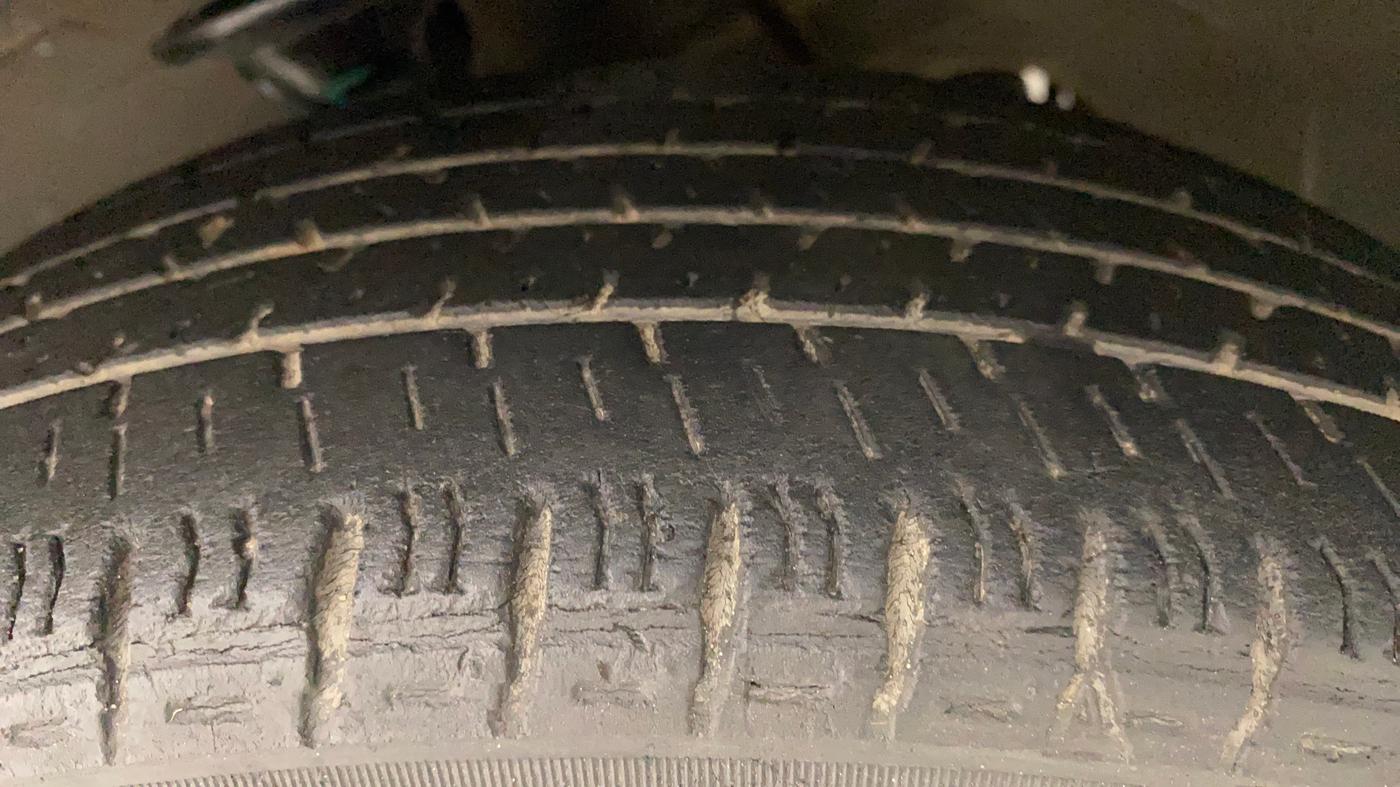 2016 Maruti Alto K10 VXI AMT, Petrol, Automatic, 67,493 km, Left Front Tyre Tread