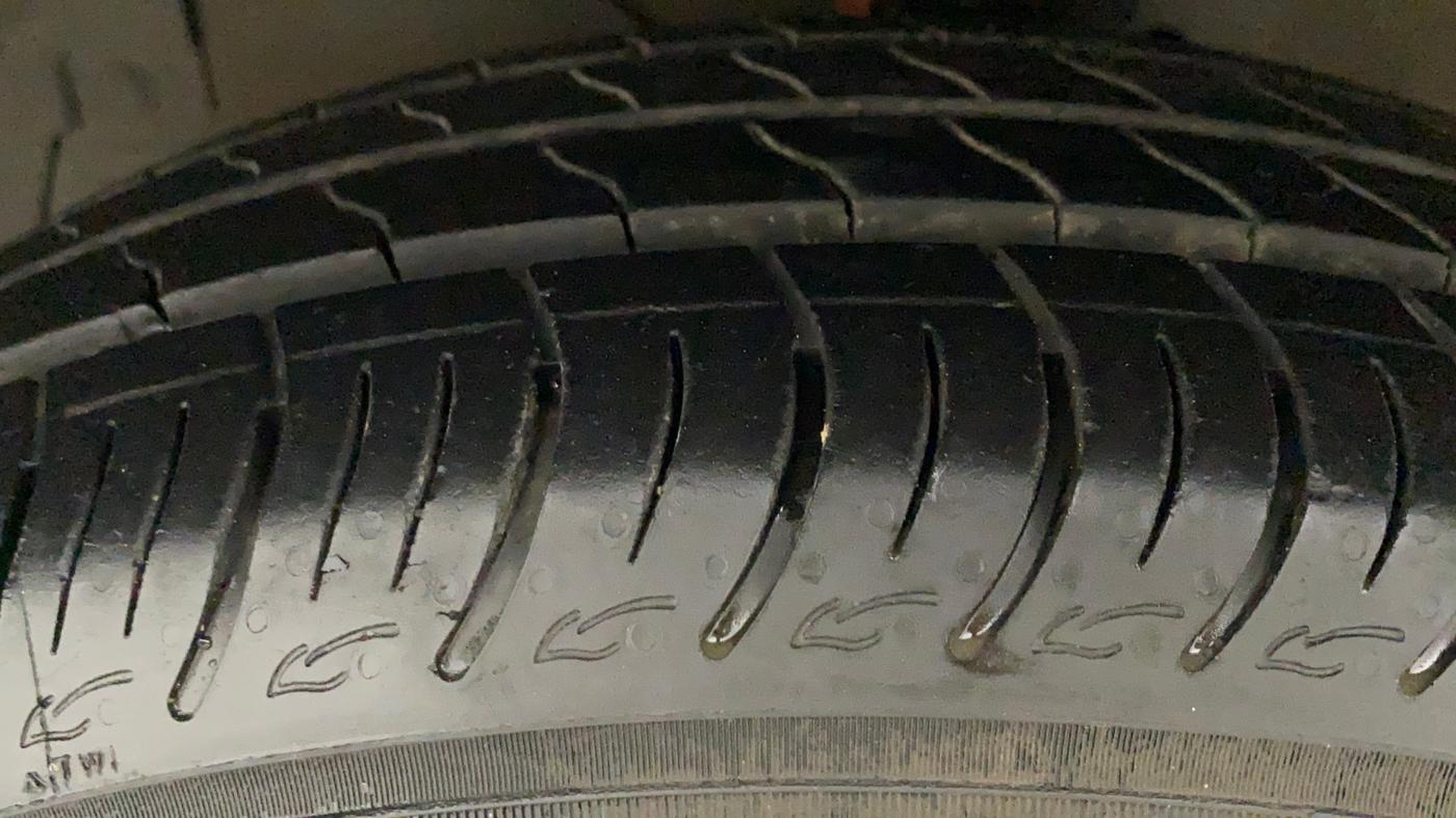 2018 Maruti Ciaz ZETA 1.4  AT PETROL, Petrol, Automatic, 1,19,997 km, Left Front Tyre Tread