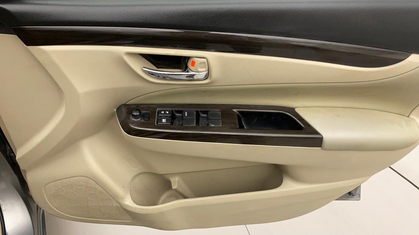 2018 Maruti Ciaz ZETA 1.4  AT PETROL, Petrol, Automatic, 1,19,997 km, Driver Side Door Panels Control
