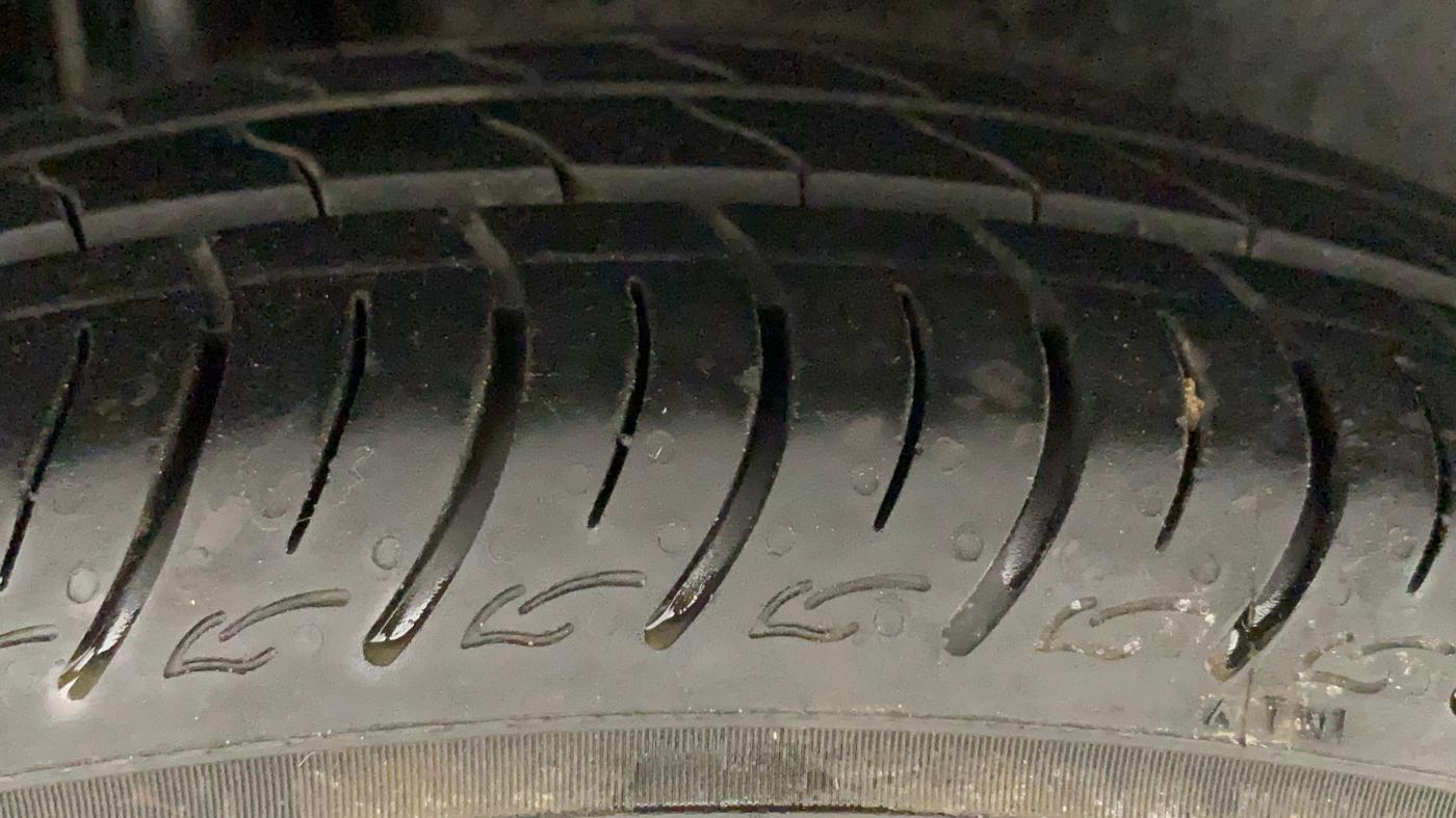 2018 Maruti Ciaz ZETA 1.4  AT PETROL, Petrol, Automatic, 1,19,997 km, Right Rear Tyre Tread