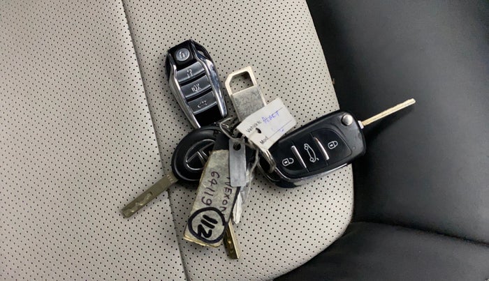 2023 Tata NEXON XE PETROL, Petrol, Manual, 23,059 km, Key Close Up