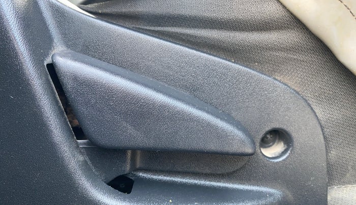 2020 Datsun Go Plus T(O), Petrol, Manual, 67,998 km, Driver Side Adjustment Panel