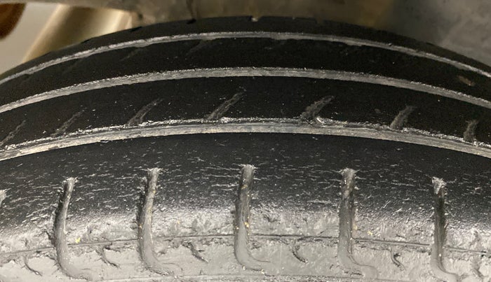 2016 Renault Kwid RXT 0.8, Petrol, Manual, 58,585 km, Left Rear Tyre Tread
