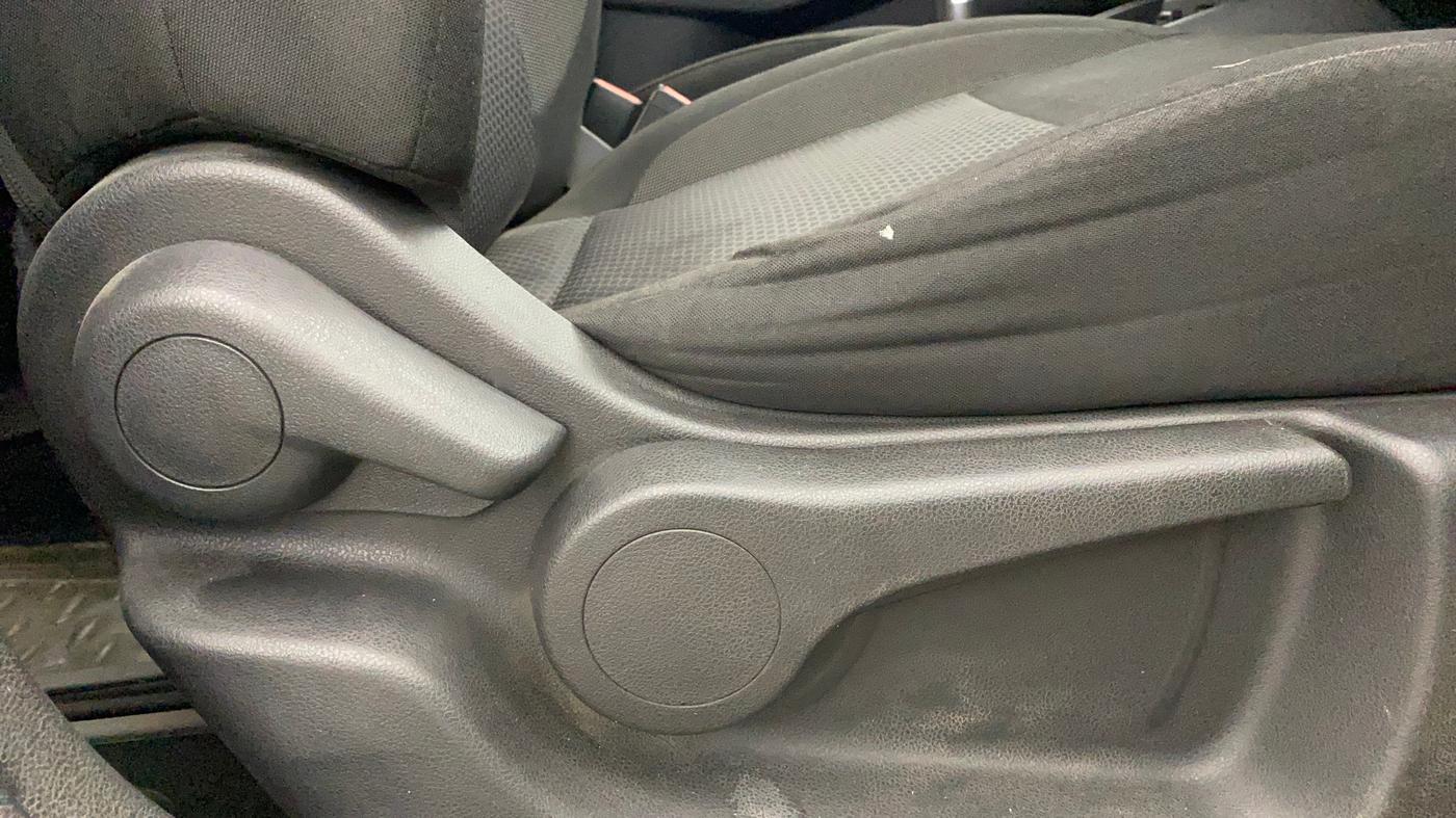 2019 Nissan Kicks XL 1.5, Petrol, Manual, 63,751 km, Driver Side Adjustment Panel