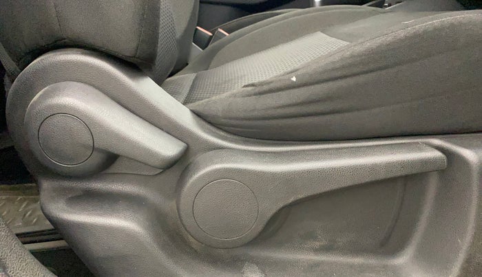 2019 Nissan Kicks XL 1.5, Petrol, Manual, 63,751 km, Driver Side Adjustment Panel