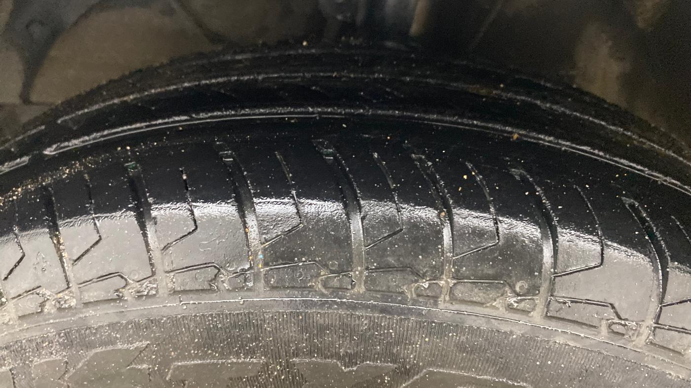 2022 Maruti Swift VXI AMT, Petrol, Automatic, 46,664 km, Left Front Tyre Tread