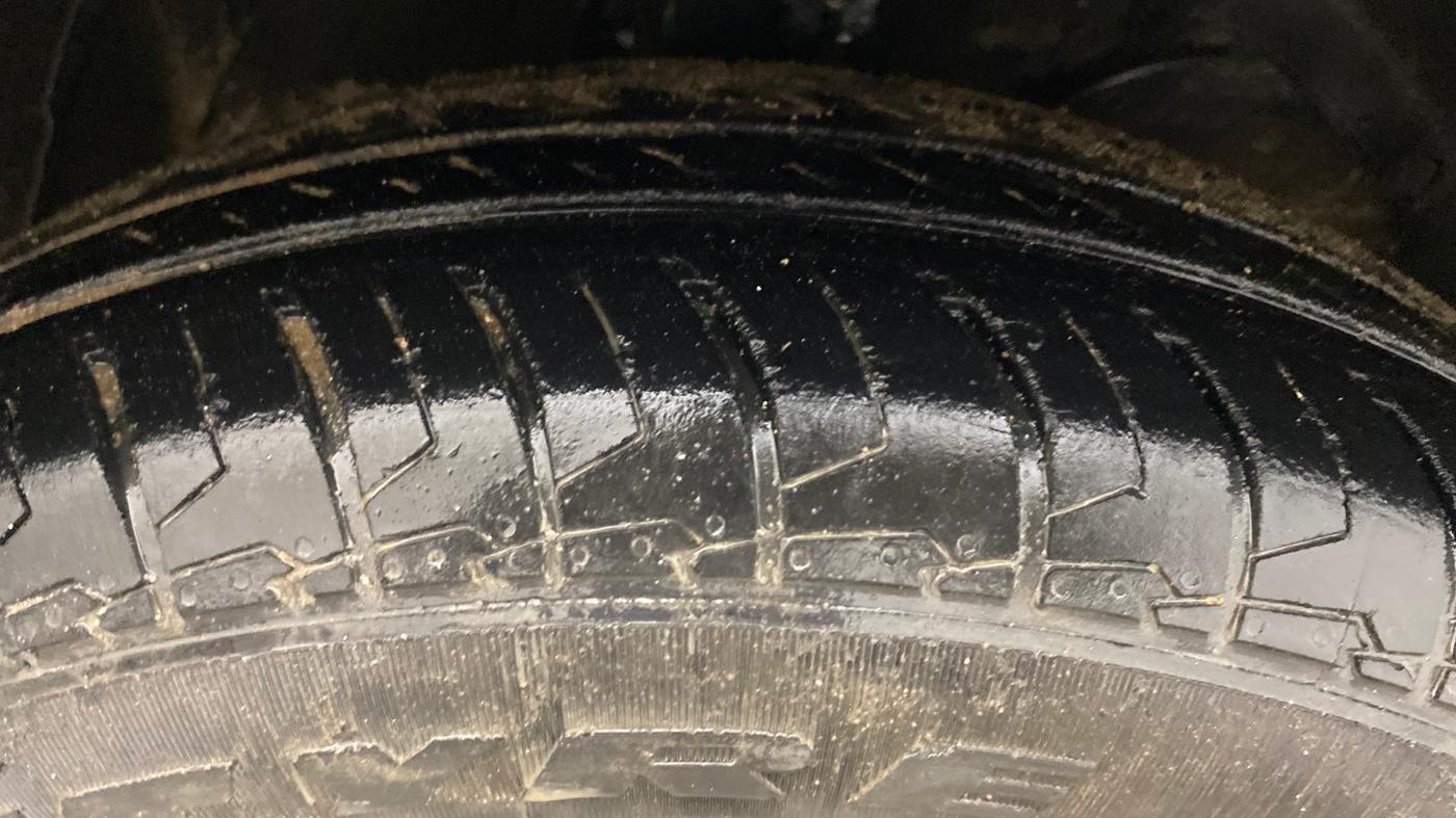 2022 Maruti Swift VXI AMT, Petrol, Automatic, 46,664 km, Right Front Tyre Tread