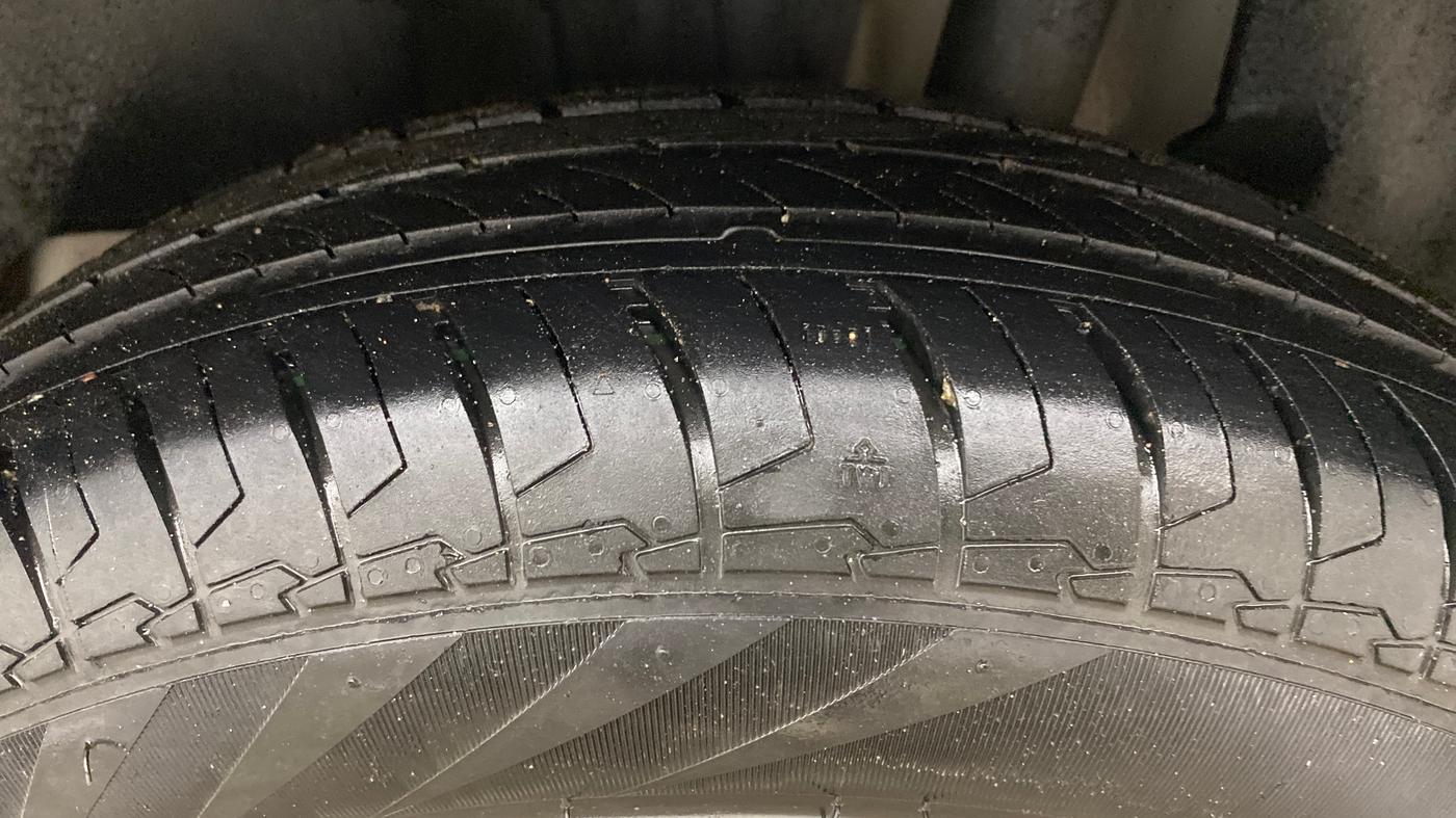 2022 Maruti Swift VXI AMT, Petrol, Automatic, 46,664 km, Left Rear Tyre Tread