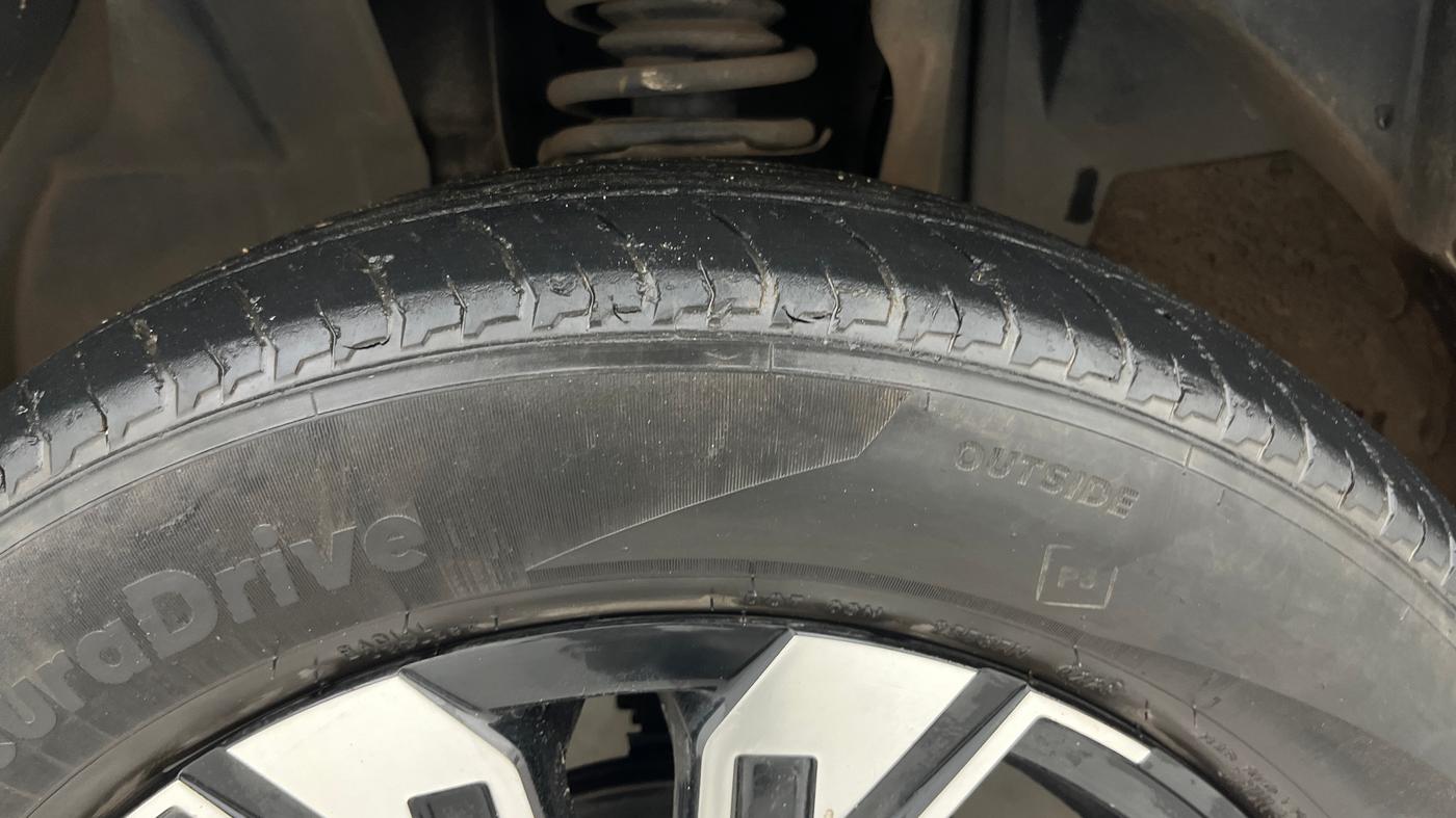 2023 Renault Kiger RXZ TURBO CVT, Petrol, Automatic, 20,588 km, Left Front Tyre Tread