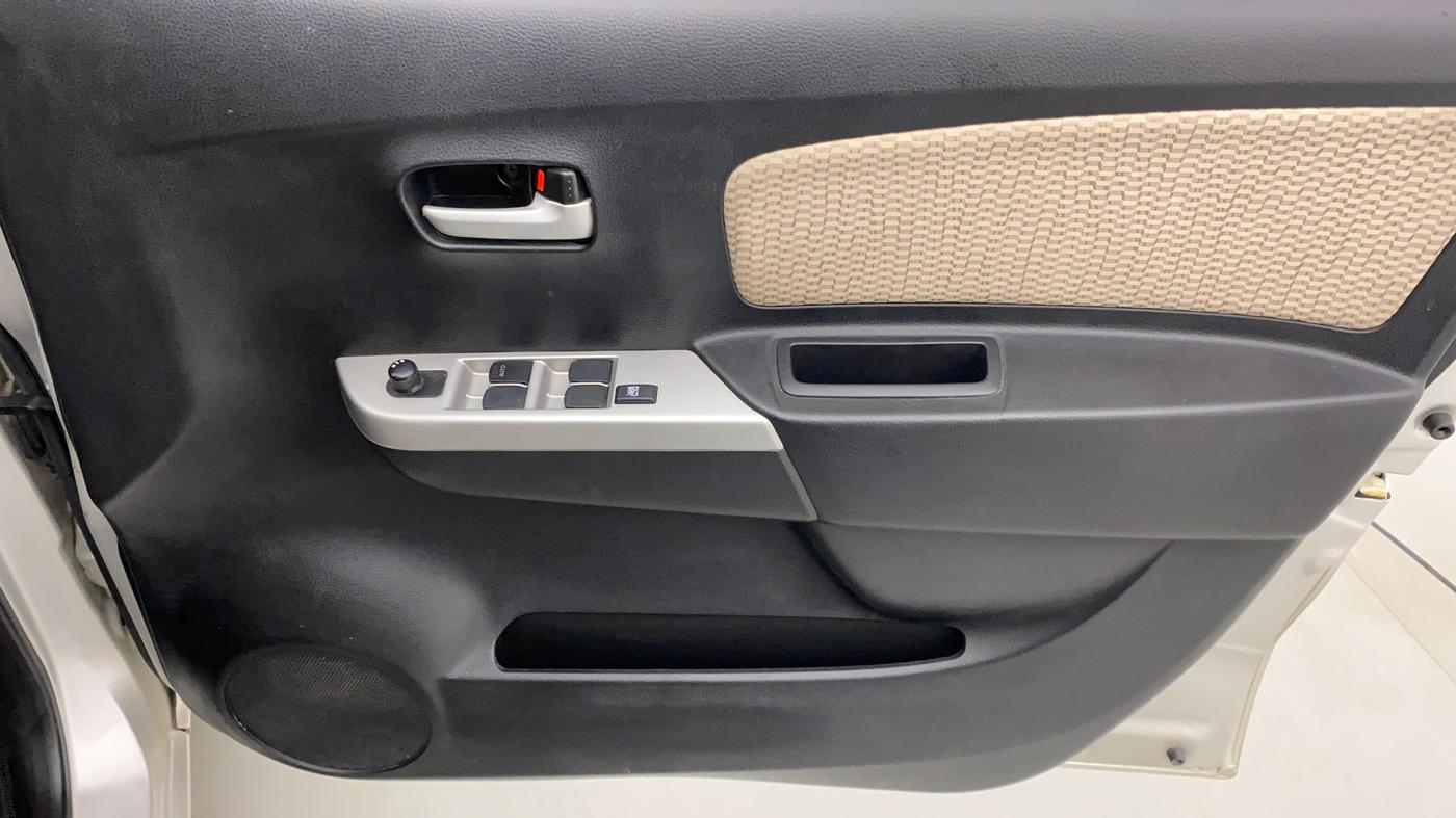 2015 Maruti Wagon R 1.0 LXI, Petrol, Manual, 20,290 km, Driver Side Door Panels Control