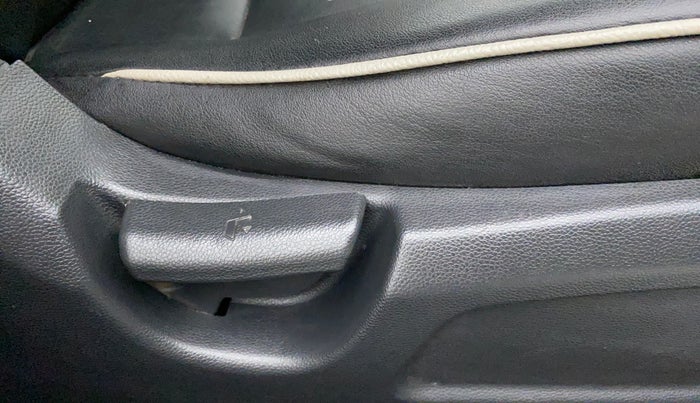 2015 Hyundai Elite i20 MAGNA 1.2, CNG, Manual, 78,838 km, Driver Side Adjustment Panel