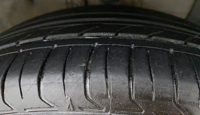 2015 Hyundai Elite i20 MAGNA 1.2, CNG, Manual, 78,838 km, Right Front Tyre Tread