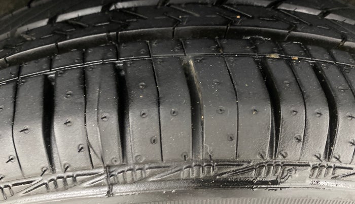 2022 Renault Kwid RXT 1.0 AMT, Petrol, Automatic, 56,209 km, Left Rear Tyre Tread