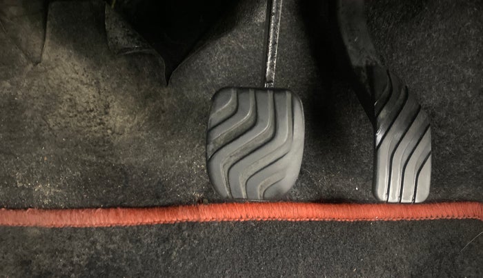 2022 Renault Kwid RXT 1.0 AMT, Petrol, Automatic, 56,209 km, Pedals