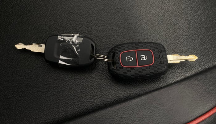 2022 Renault Kwid RXT 1.0 AMT, Petrol, Automatic, 56,209 km, Key Close Up