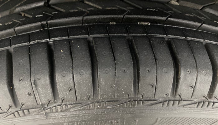 2022 Renault Kwid RXT 1.0 AMT, Petrol, Automatic, 56,209 km, Left Front Tyre Tread