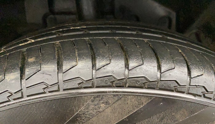 2016 Ford Ecosport TITANIUM 1.5L PETROL, Petrol, Manual, 27,641 km, Right Front Tyre Tread