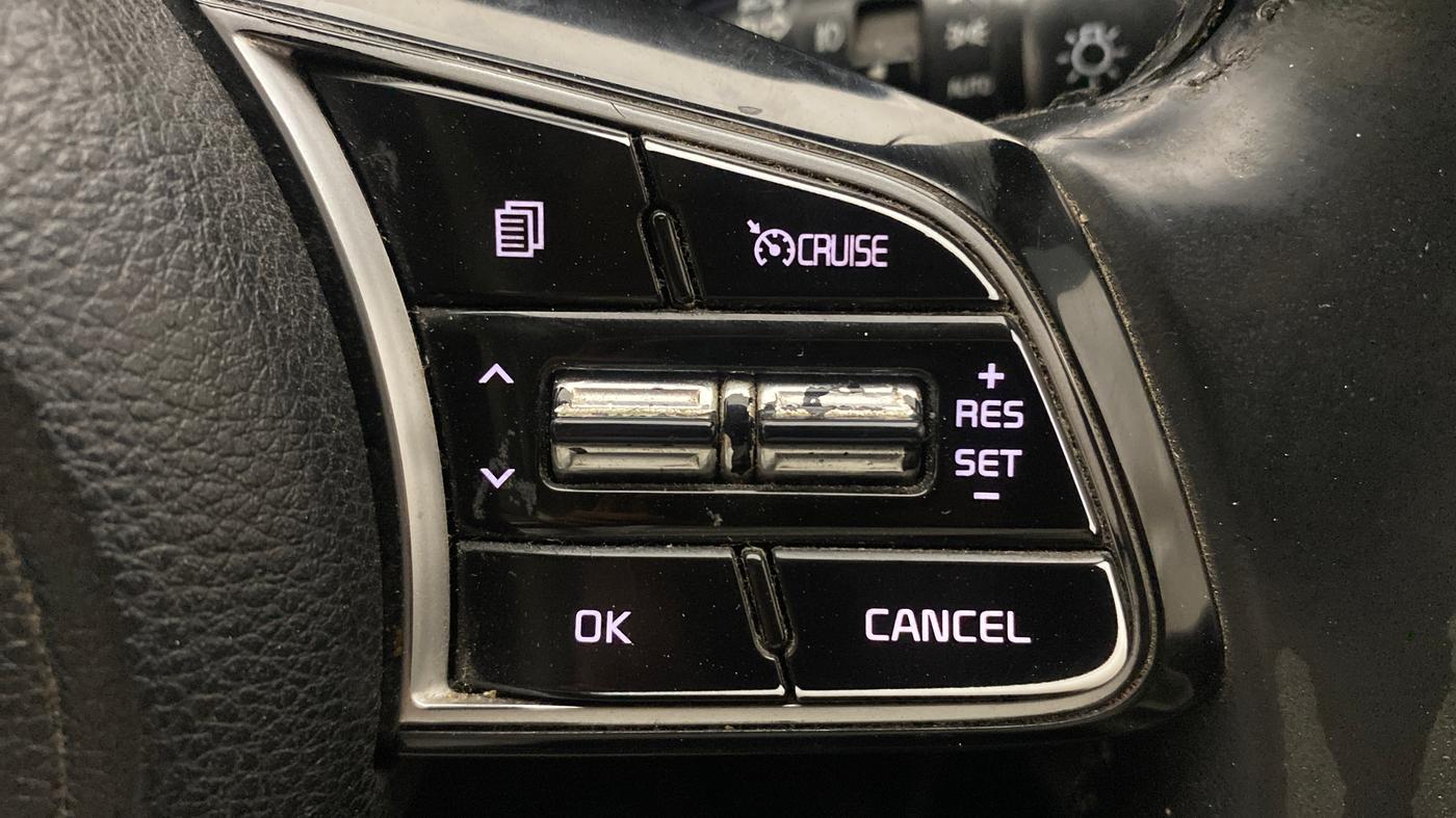 2021 KIA SELTOS HTX 1.5 PETROL DUAL TONE, Petrol, Manual, 1,36,512 km, Adaptive Cruise Control