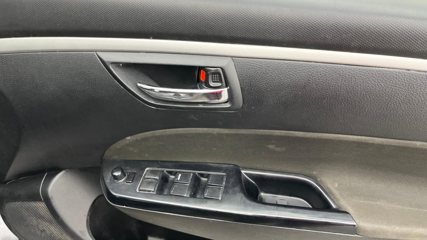 2016 Maruti Swift ZXI, Petrol, Manual, 1,18,043 km, Driver Side Door Panels Control