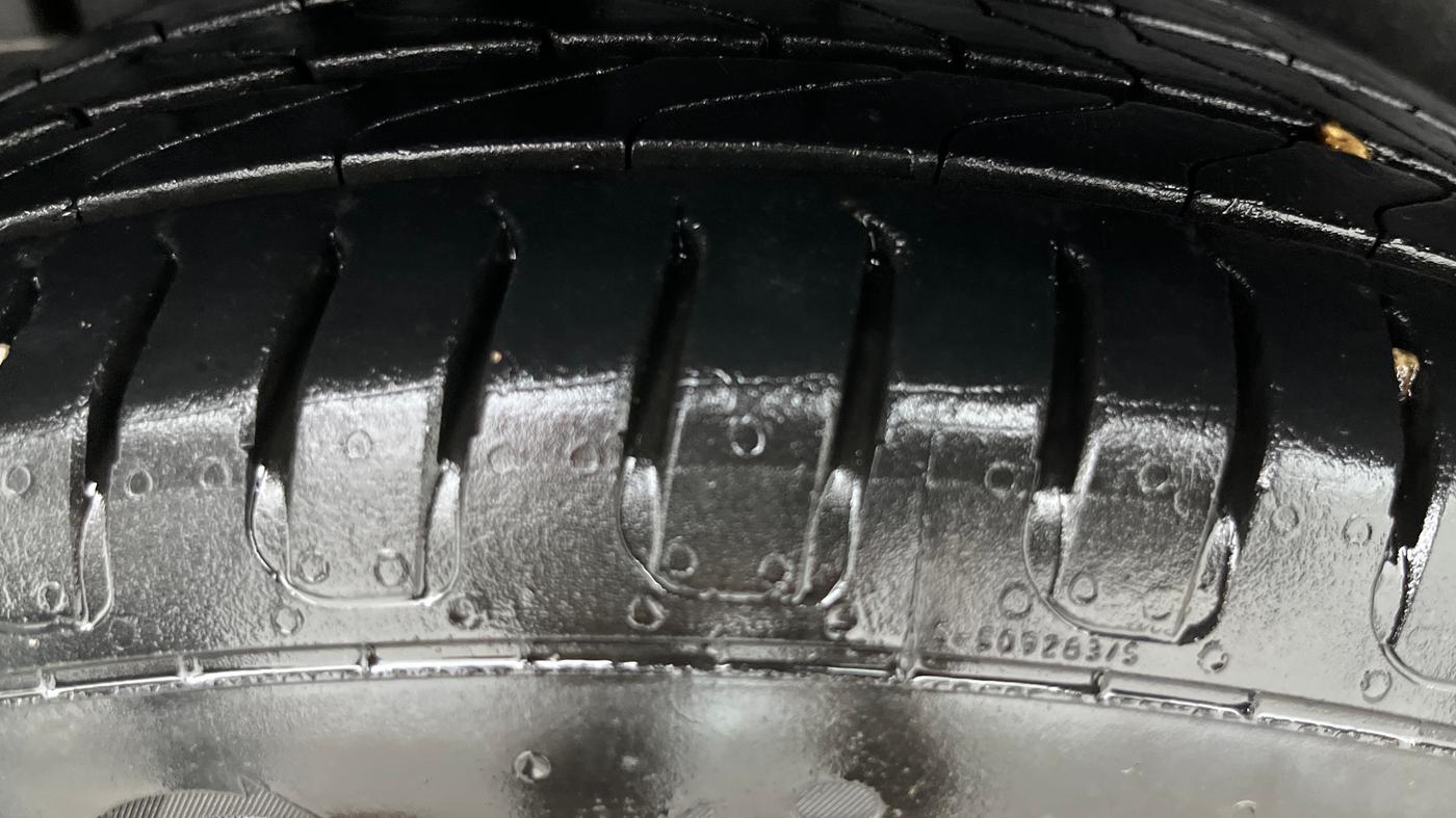 2016 Maruti Swift ZXI, Petrol, Manual, 1,18,043 km, Right Rear Tyre Tread