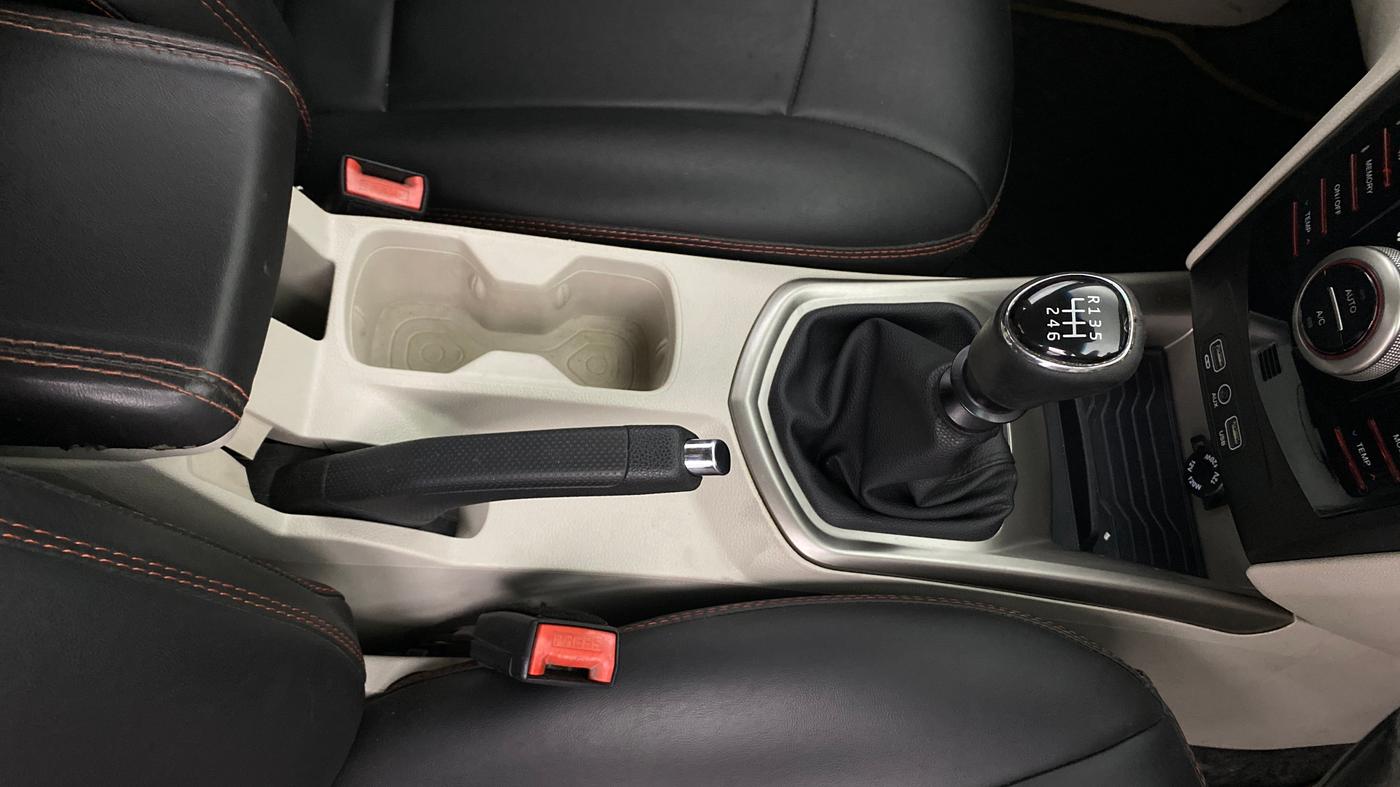 2019 Mahindra XUV300 W8 (O) 1.2 PETROL, Petrol, Manual, 82,849 km, Gear Lever