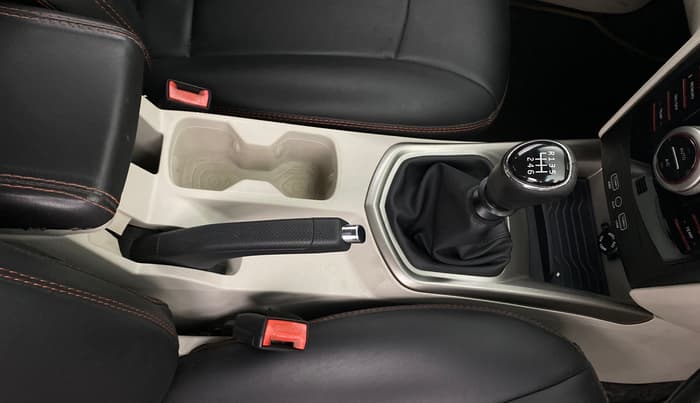 2019 Mahindra XUV300 W8 (O) 1.2 PETROL, Petrol, Manual, 82,849 km, Gear Lever
