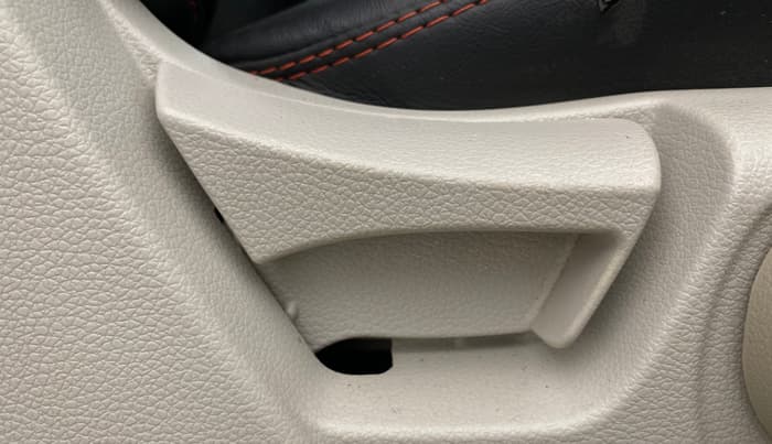 2019 Mahindra XUV300 W8 (O) 1.2 PETROL, Petrol, Manual, 82,849 km, Driver Side Adjustment Panel