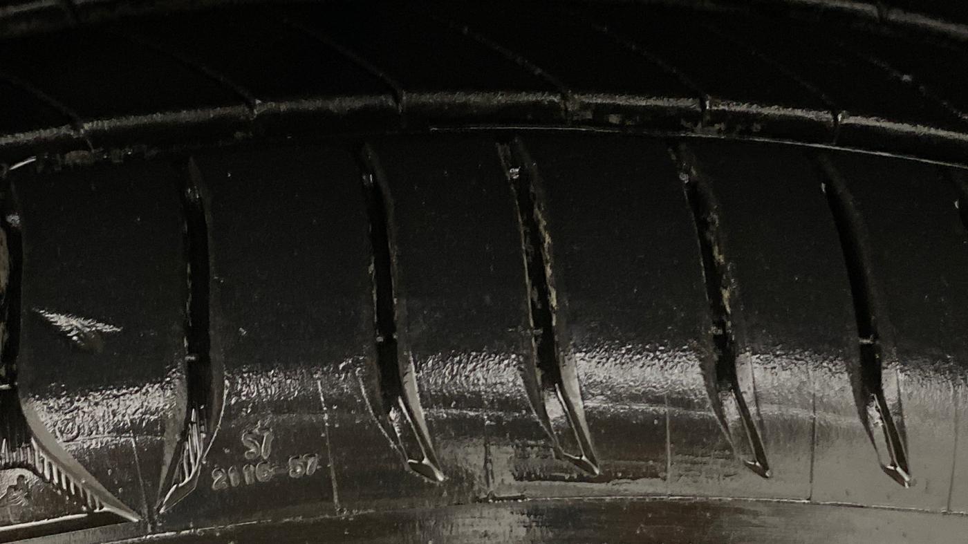 2019 Mahindra XUV300 W8 (O) 1.2 PETROL, Petrol, Manual, 82,849 km, Left Front Tyre Tread
