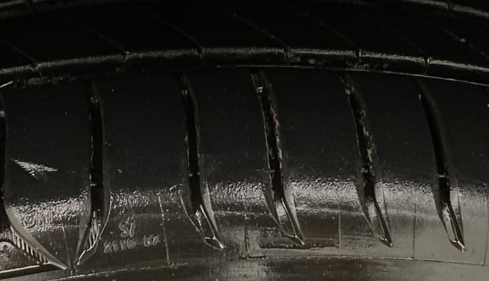 2019 Mahindra XUV300 W8 (O) 1.2 PETROL, Petrol, Manual, 82,849 km, Left Front Tyre Tread