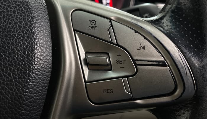 2019 Mahindra XUV300 W8 (O) 1.2 PETROL, Petrol, Manual, 82,849 km, Adaptive Cruise Control