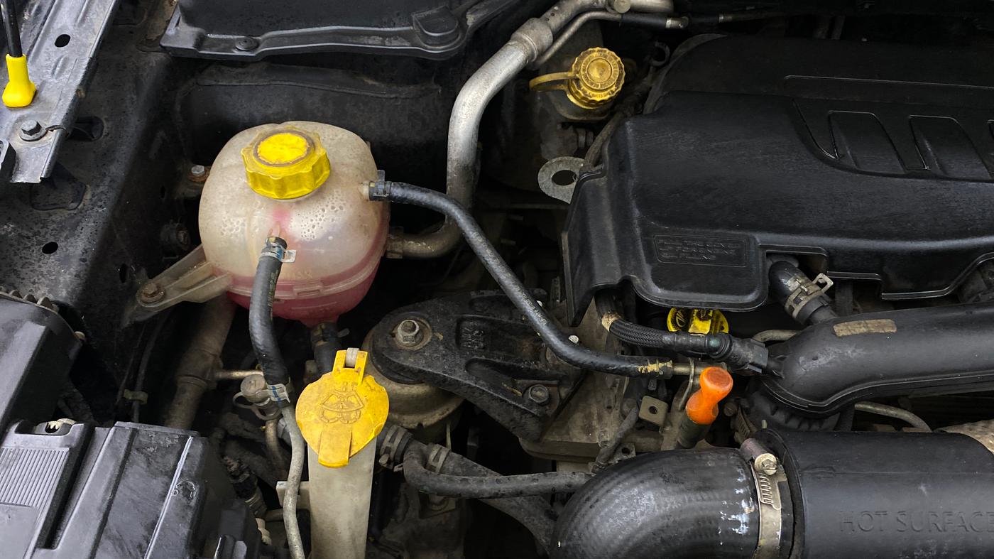 2019 Mahindra XUV300 W8 (O) 1.2 PETROL, Petrol, Manual, 82,849 km, Engine View - Right