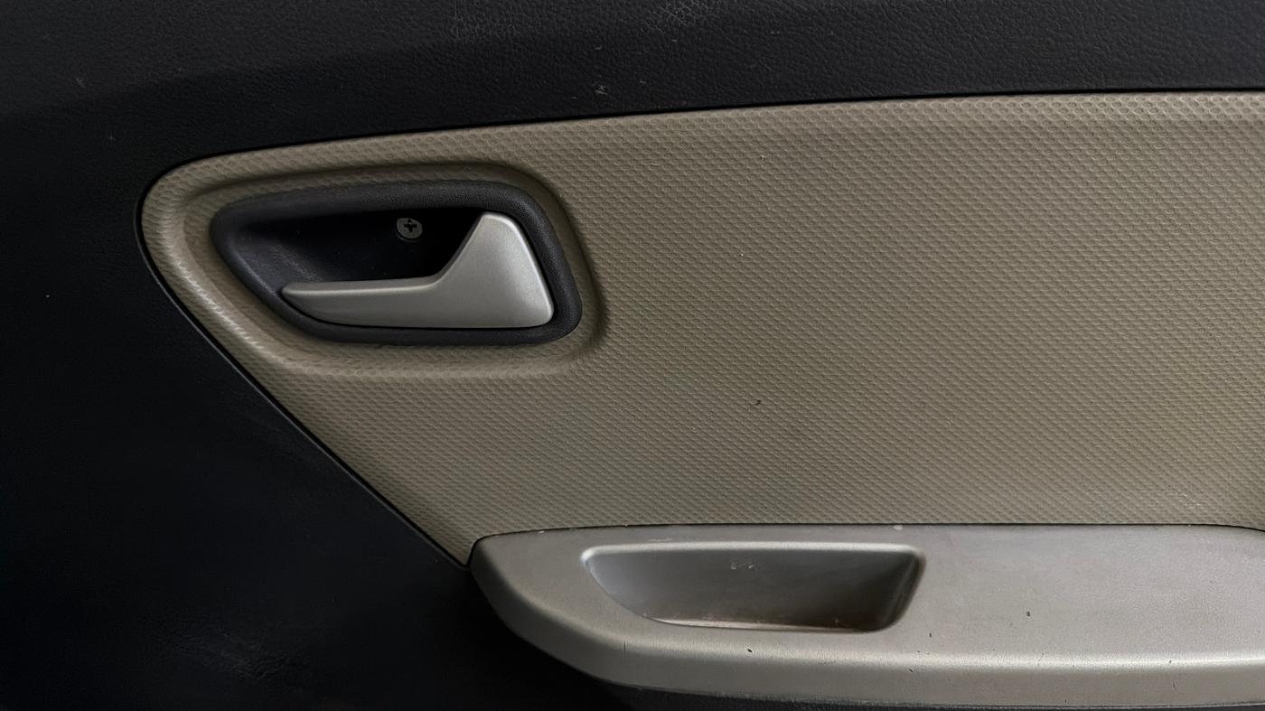 2015 Maruti Alto K10 VXI, Petrol, Manual, 28,036 km, Driver Side Door Panels Control