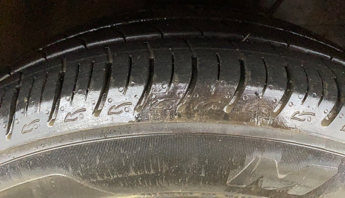 2017 Toyota Etios Liva VX, Petrol, Manual, 53,145 km, Right Front Tyre Tread