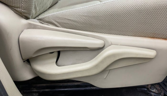 2017 Toyota Etios Liva VX, Petrol, Manual, 53,145 km, Driver Side Adjustment Panel