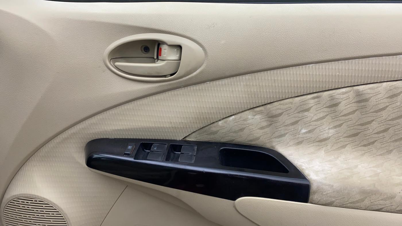 2017 Toyota Etios Liva VX, Petrol, Manual, 53,145 km, Driver Side Door Panels Control