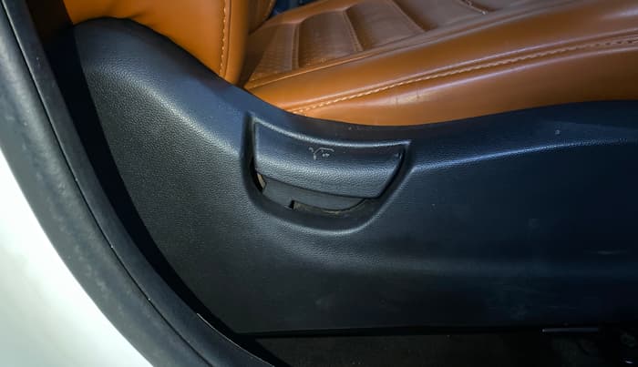 2017 Hyundai Creta E PLUS 1.4 DIESEL, Diesel, Manual, 96,780 km, Driver Side Adjustment Panel