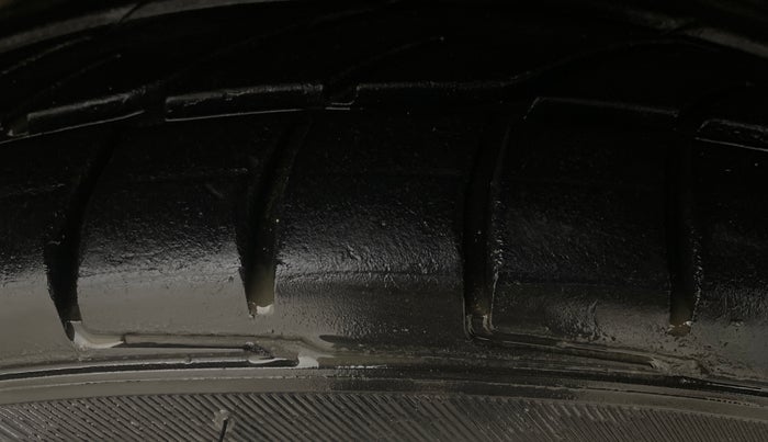 2015 Ford Ecosport TITANIUM 1.0L ECOBOOST (OPT), Petrol, Manual, 64,354 km, Right Front Tyre Tread