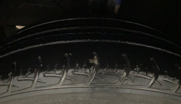 2015 Maruti Baleno DELTA PETROL 1.2, Petrol, Manual, 53,785 km, Left Front Tyre Tread